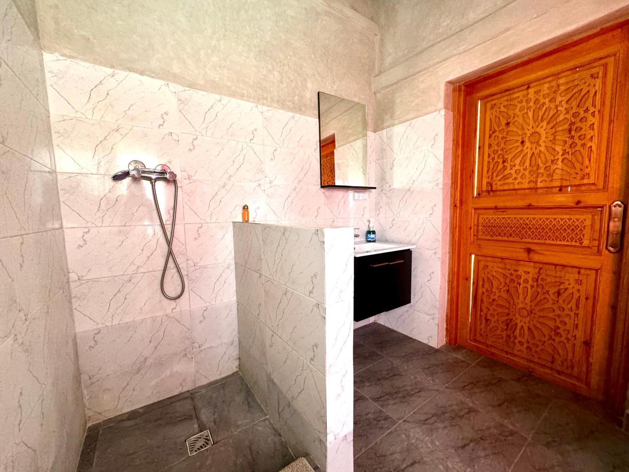 Jenny Lynn Otel Tazrou Dış mekan fotoğraf