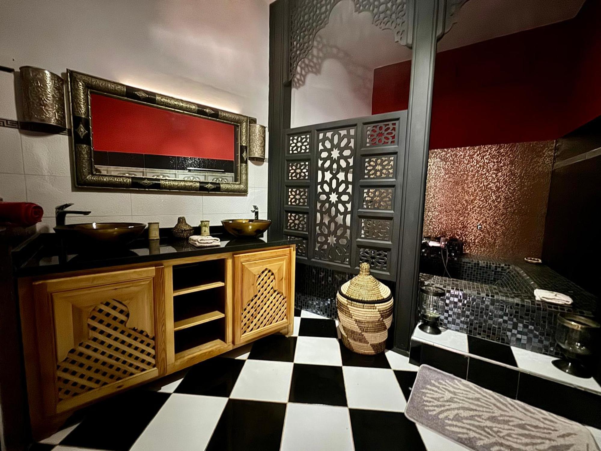 Jenny Lynn Otel Tazrou Dış mekan fotoğraf